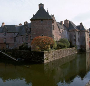 Monumentenbezoek CHATEAU DE CARROUGES CARROUGES