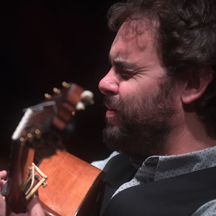 Afro-Cubaanse muziek DANI DE MORÓN BORGERHOUT Afro-Cubaanse muziek DANI DE MORÓN BORGERHOUT