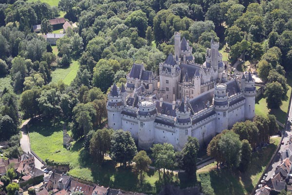 CHATEAU DE PIERREFONDS CHATEAU DE PIERREFONDS