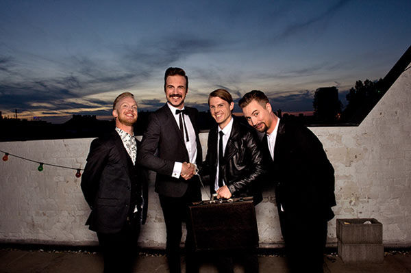 ROYAL REPUBLIC + 1ERE PARTIE ROYAL REPUBLIC + 1ERE PARTIE