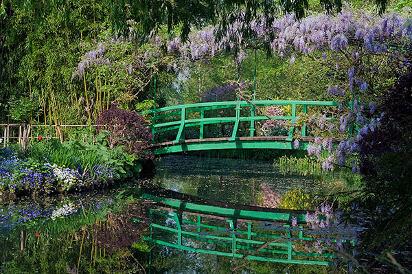 MAISON ET JARDINS DE CLAUDE MONET MAISON ET JARDINS DE CLAUDE MONET