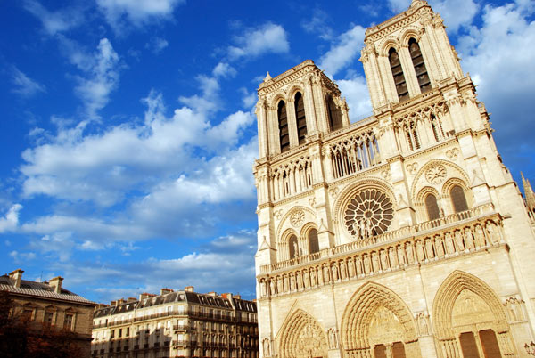 VISITE GUIDEE DE NOTRE DAME (NDG) VISITE GUIDEE DE NOTRE DAME (NDG)