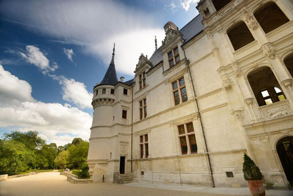 CHATEAU D'AZAY-LE-RIDEAU CHATEAU D'AZAY-LE-RIDEAU
