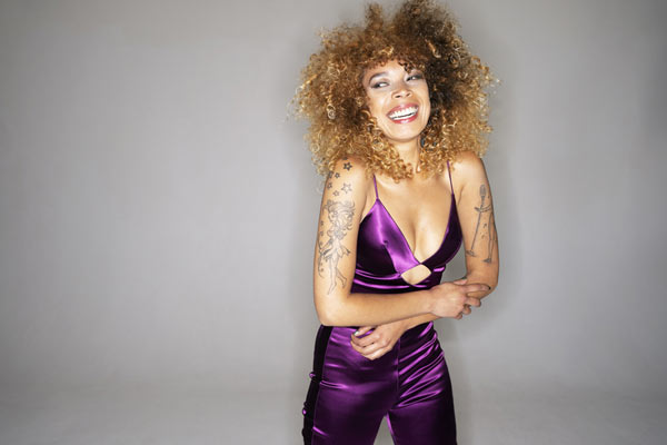 FLAVIA COELHO FLAVIA COELHO