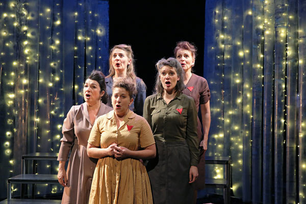 UNE OPERETTE A RAVENSBRUCK UNE OPERETTE A RAVENSBRUCK